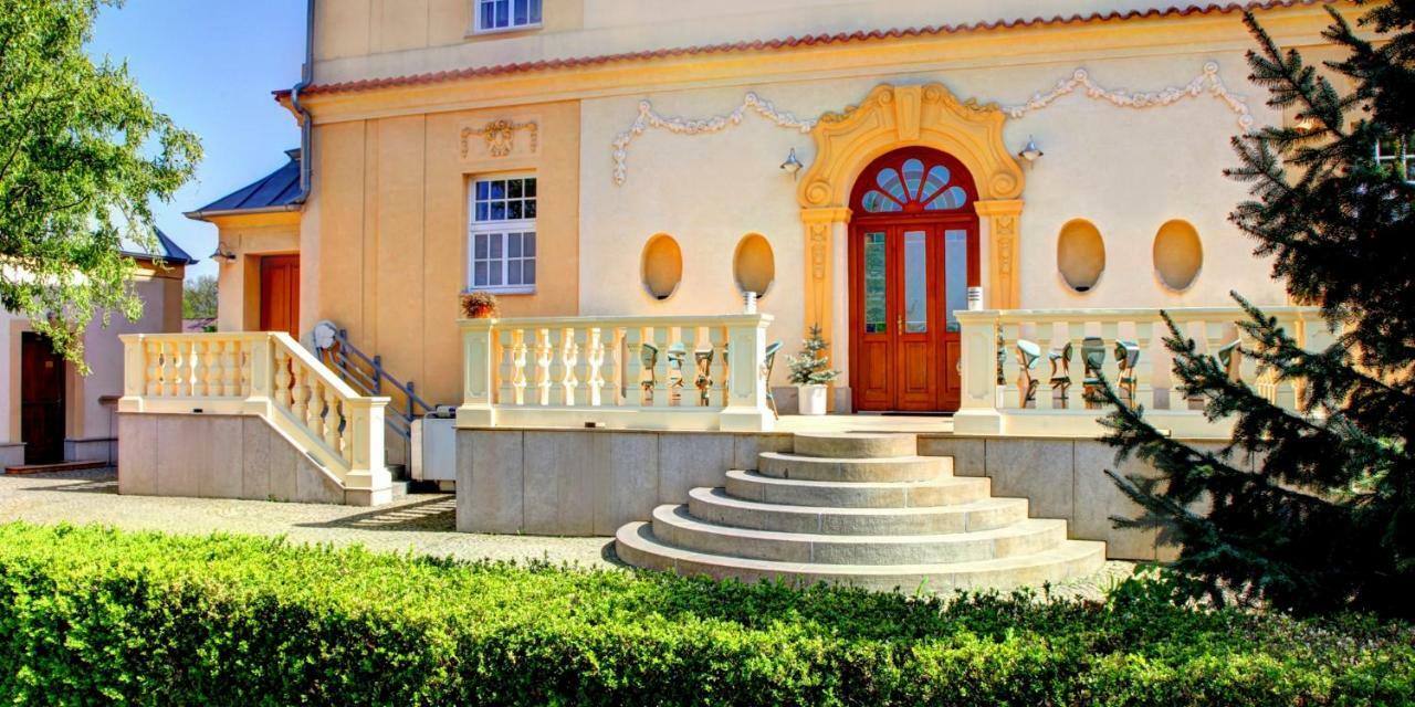 Penzion Tillerova Vila Lázně Bohdaneč Bagian luar foto