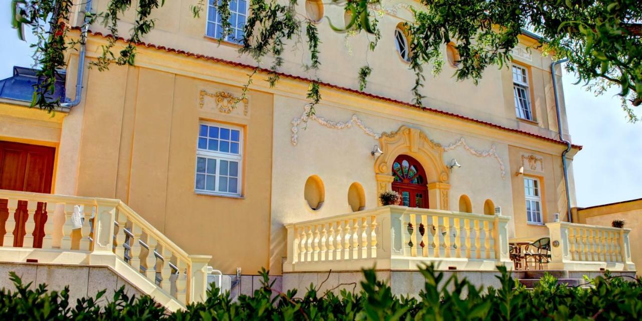 Penzion Tillerova Vila Lázně Bohdaneč Bagian luar foto