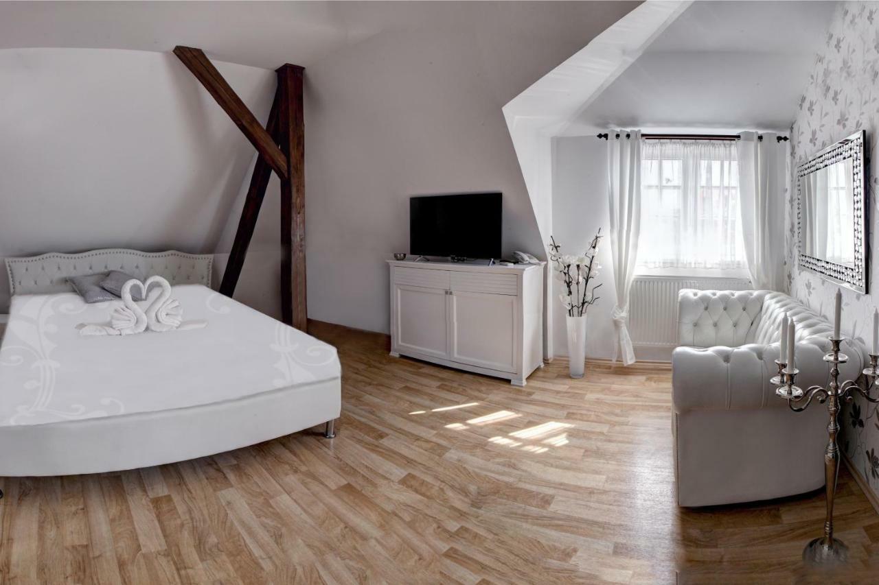 Penzion Tillerova Vila Lázně Bohdaneč Bagian luar foto