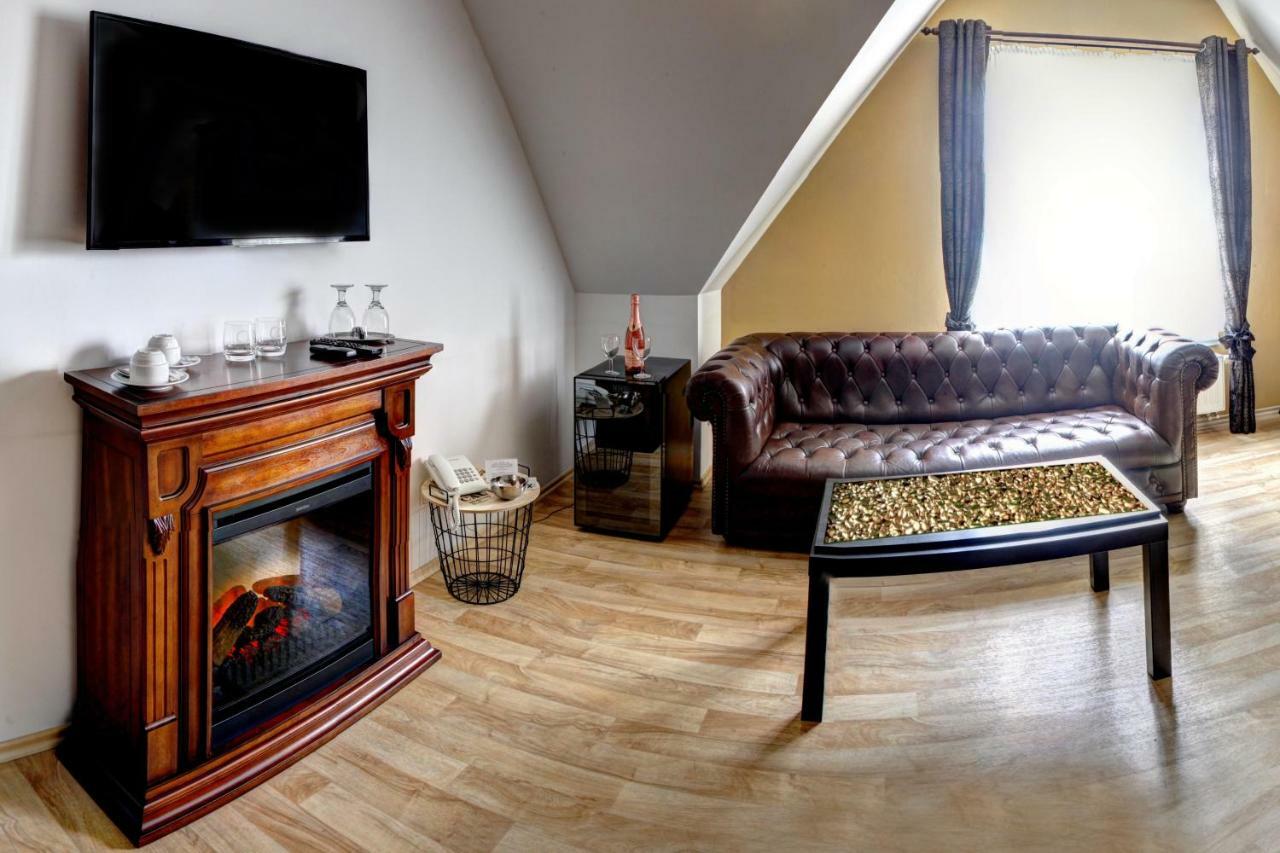 Penzion Tillerova Vila Lázně Bohdaneč Bagian luar foto