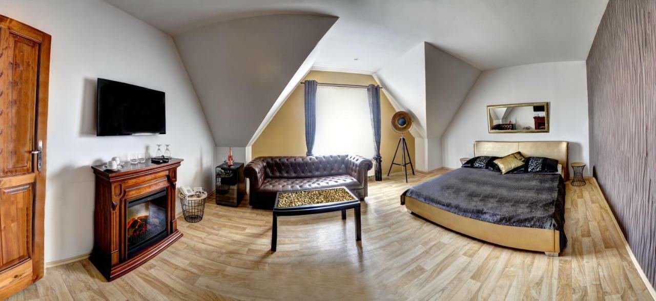 Penzion Tillerova Vila Lázně Bohdaneč Bagian luar foto