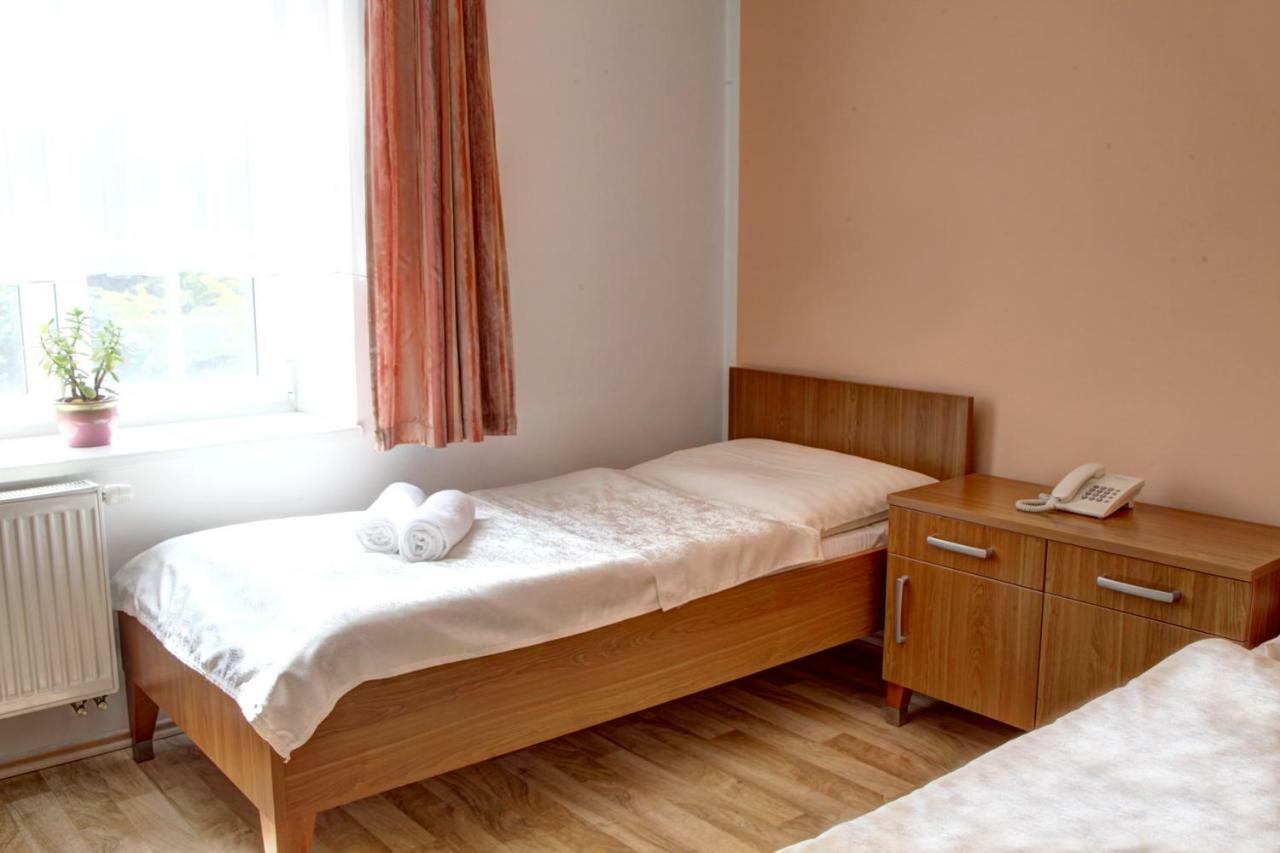 Penzion Tillerova Vila Lázně Bohdaneč Bagian luar foto