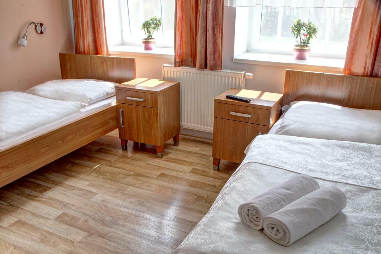 Penzion Tillerova Vila Lázně Bohdaneč Bagian luar foto