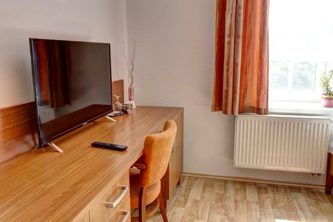 Penzion Tillerova Vila Lázně Bohdaneč Bagian luar foto
