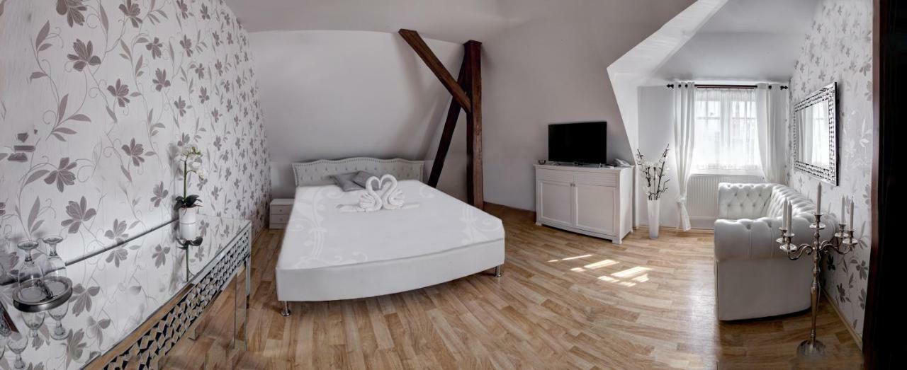 Penzion Tillerova Vila Lázně Bohdaneč Bagian luar foto