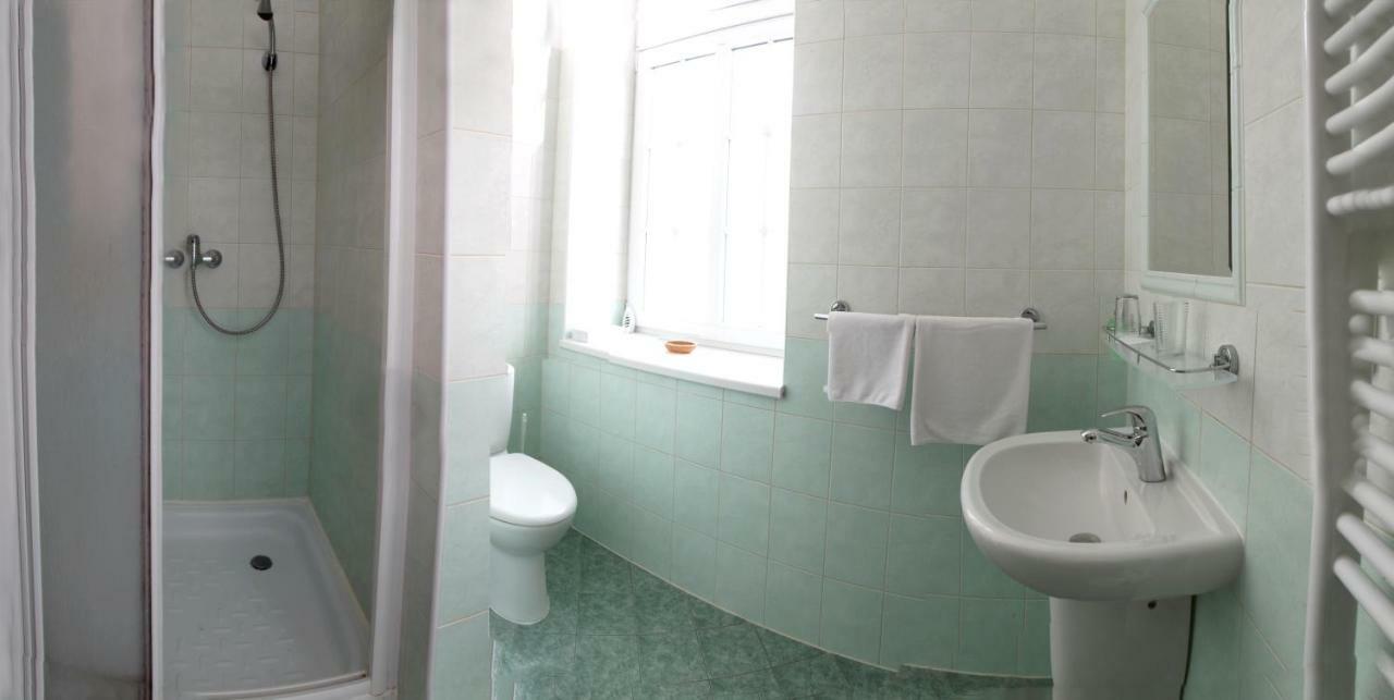 Penzion Tillerova Vila Lázně Bohdaneč Bagian luar foto