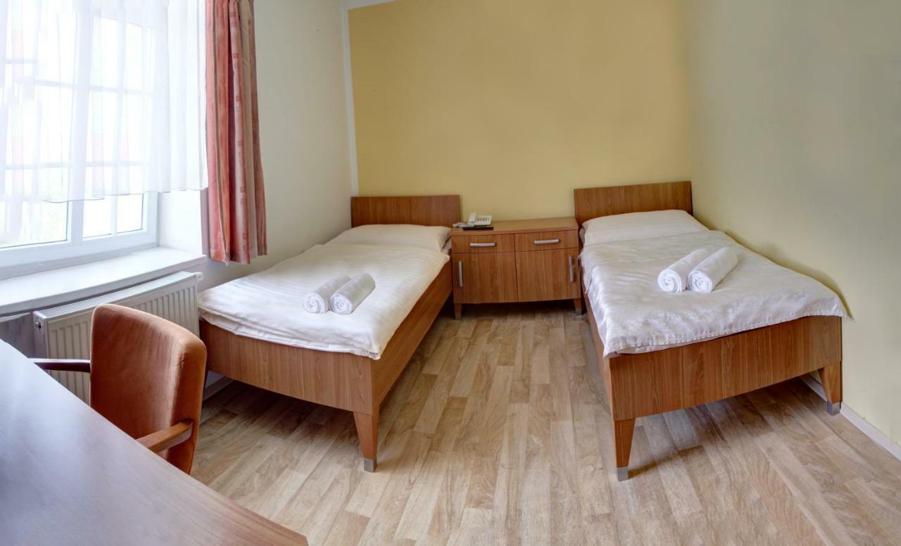 Penzion Tillerova Vila Lázně Bohdaneč Bagian luar foto