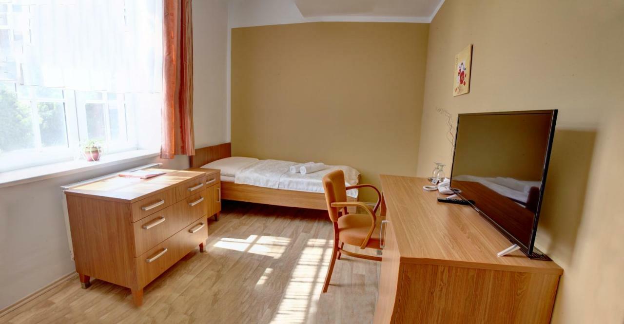 Penzion Tillerova Vila Lázně Bohdaneč Bagian luar foto