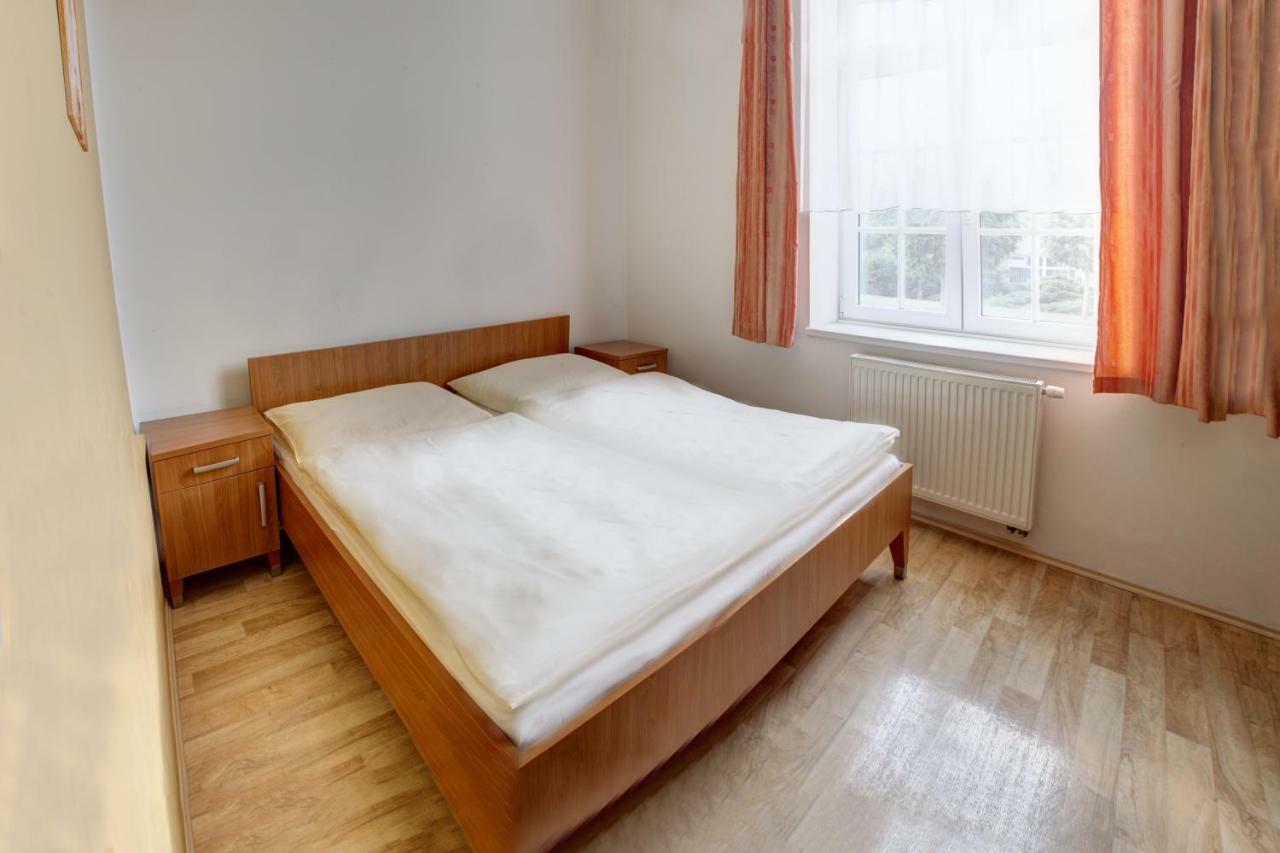 Penzion Tillerova Vila Lázně Bohdaneč Bagian luar foto