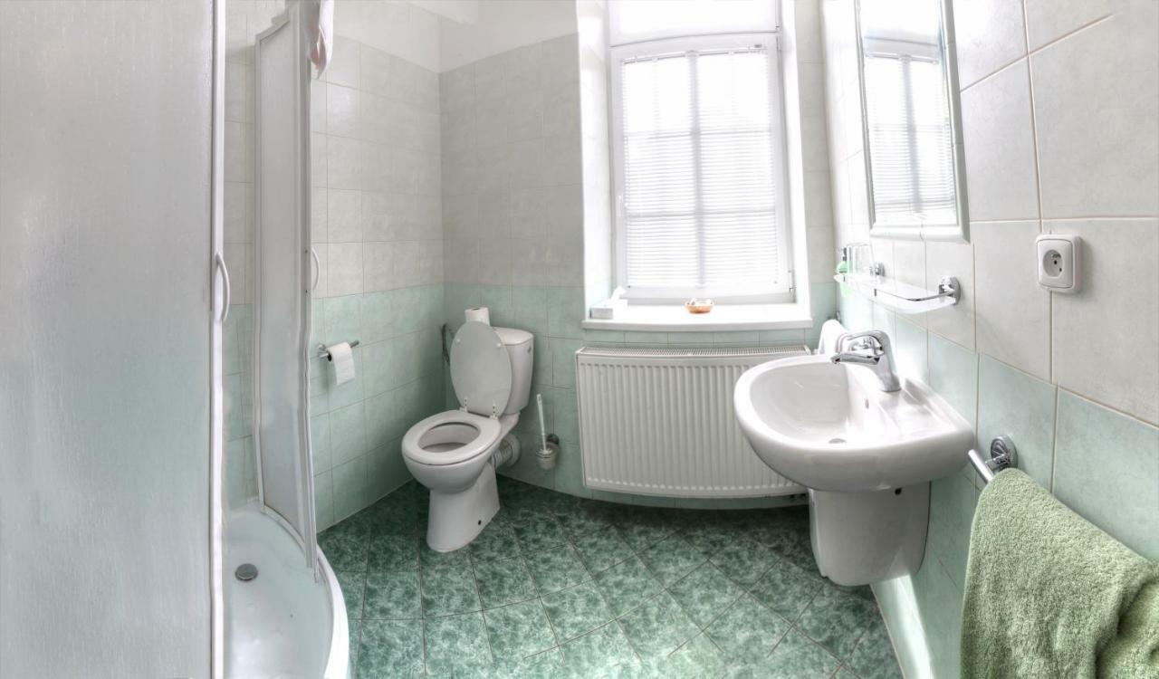 Penzion Tillerova Vila Lázně Bohdaneč Bagian luar foto
