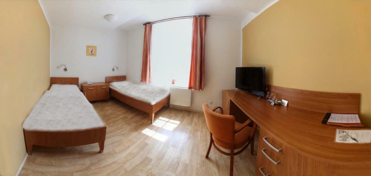 Penzion Tillerova Vila Lázně Bohdaneč Bagian luar foto